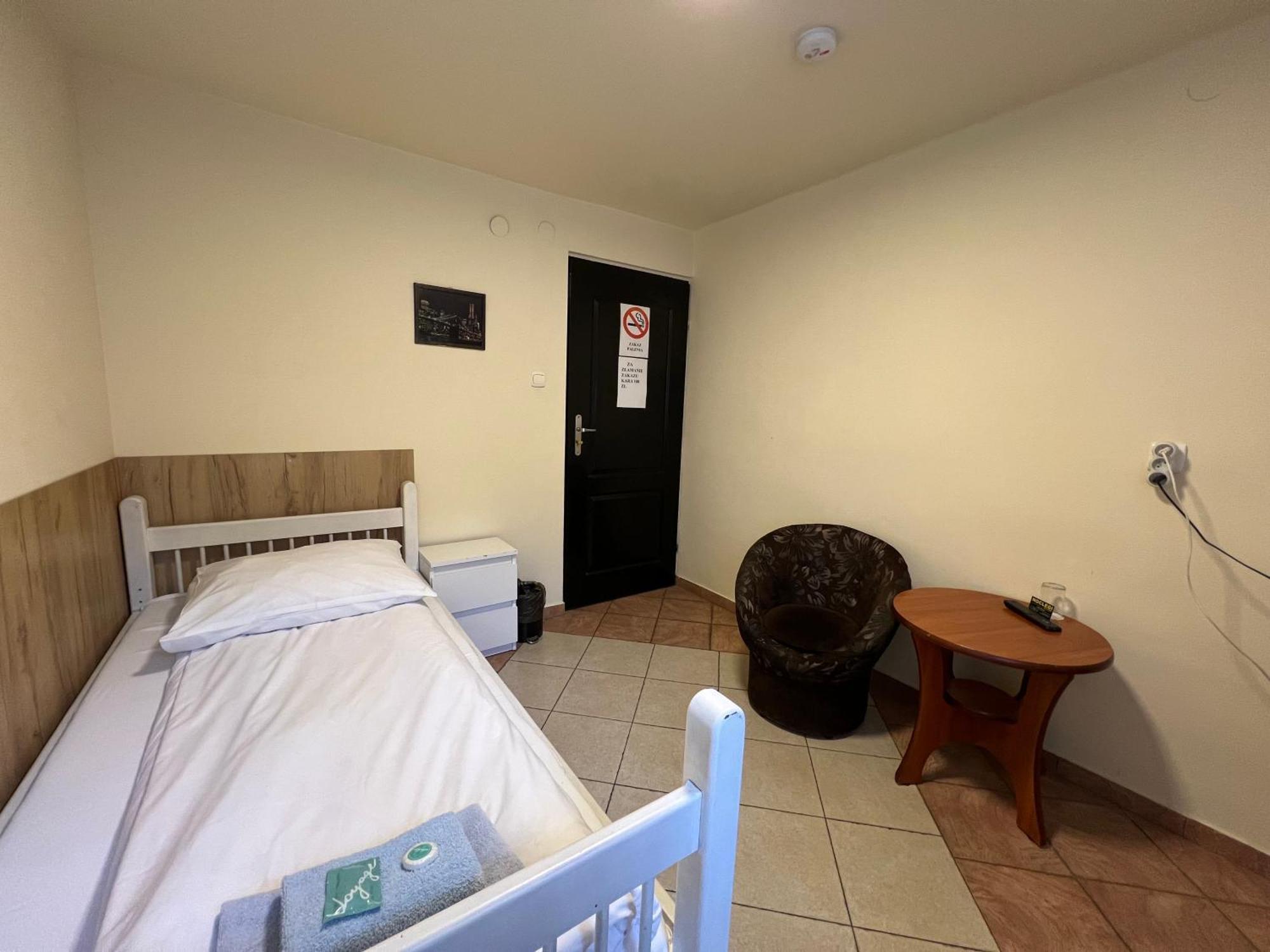 Etna - Hostel -Noclegi Rzeszów Extérieur photo