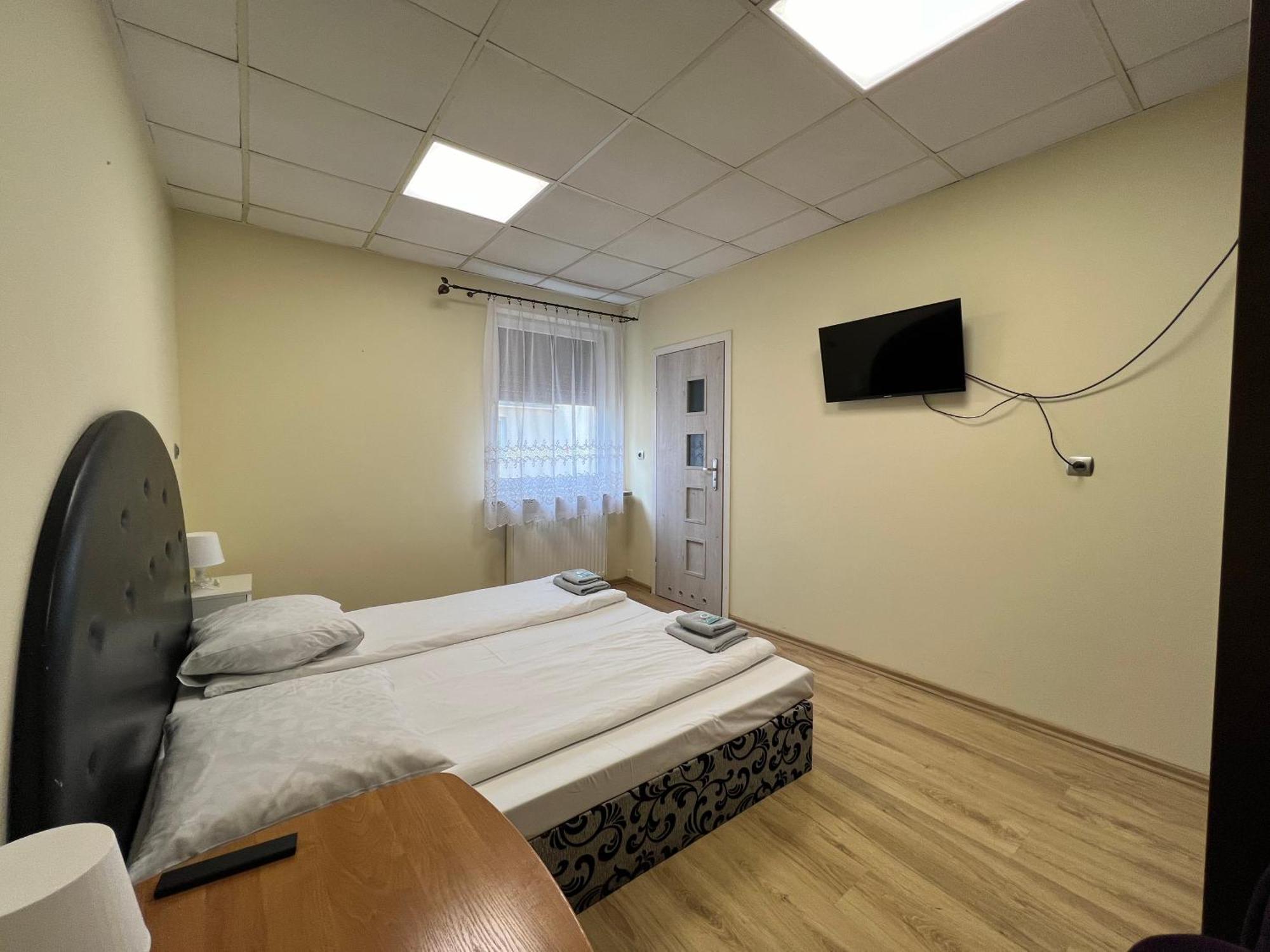 Etna - Hostel -Noclegi Rzeszów Extérieur photo