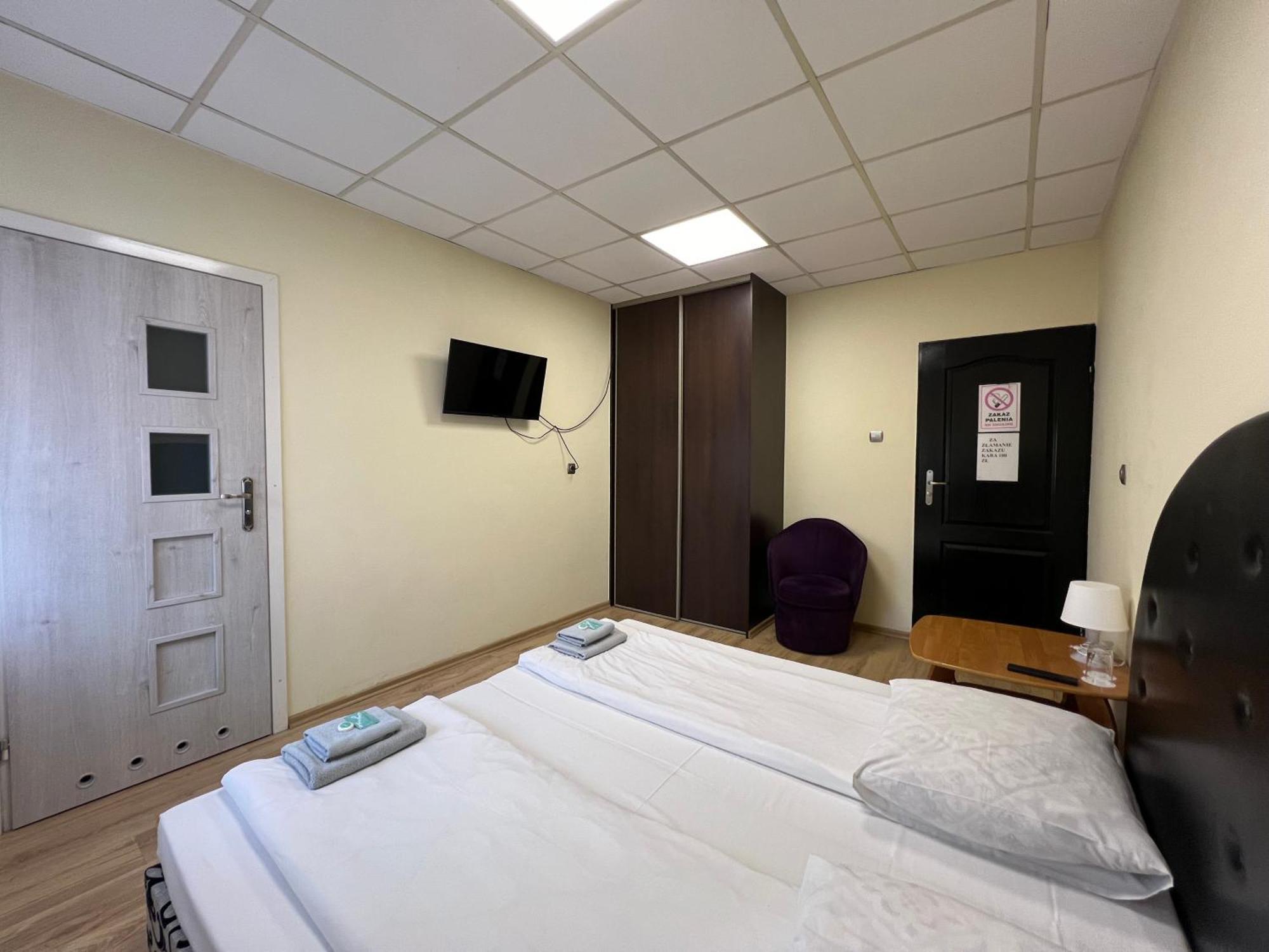 Etna - Hostel -Noclegi Rzeszów Extérieur photo