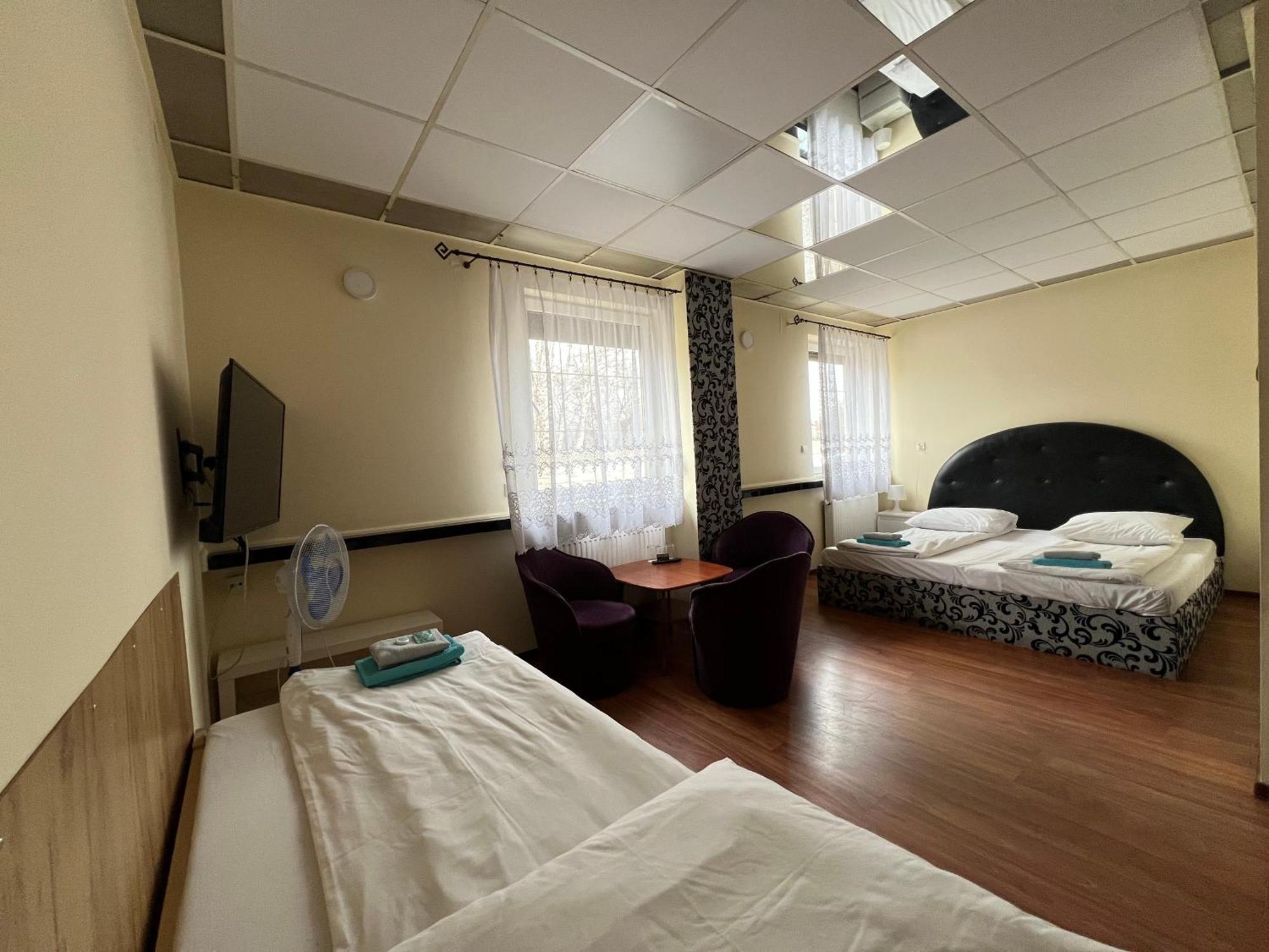 Etna - Hostel -Noclegi Rzeszów Extérieur photo