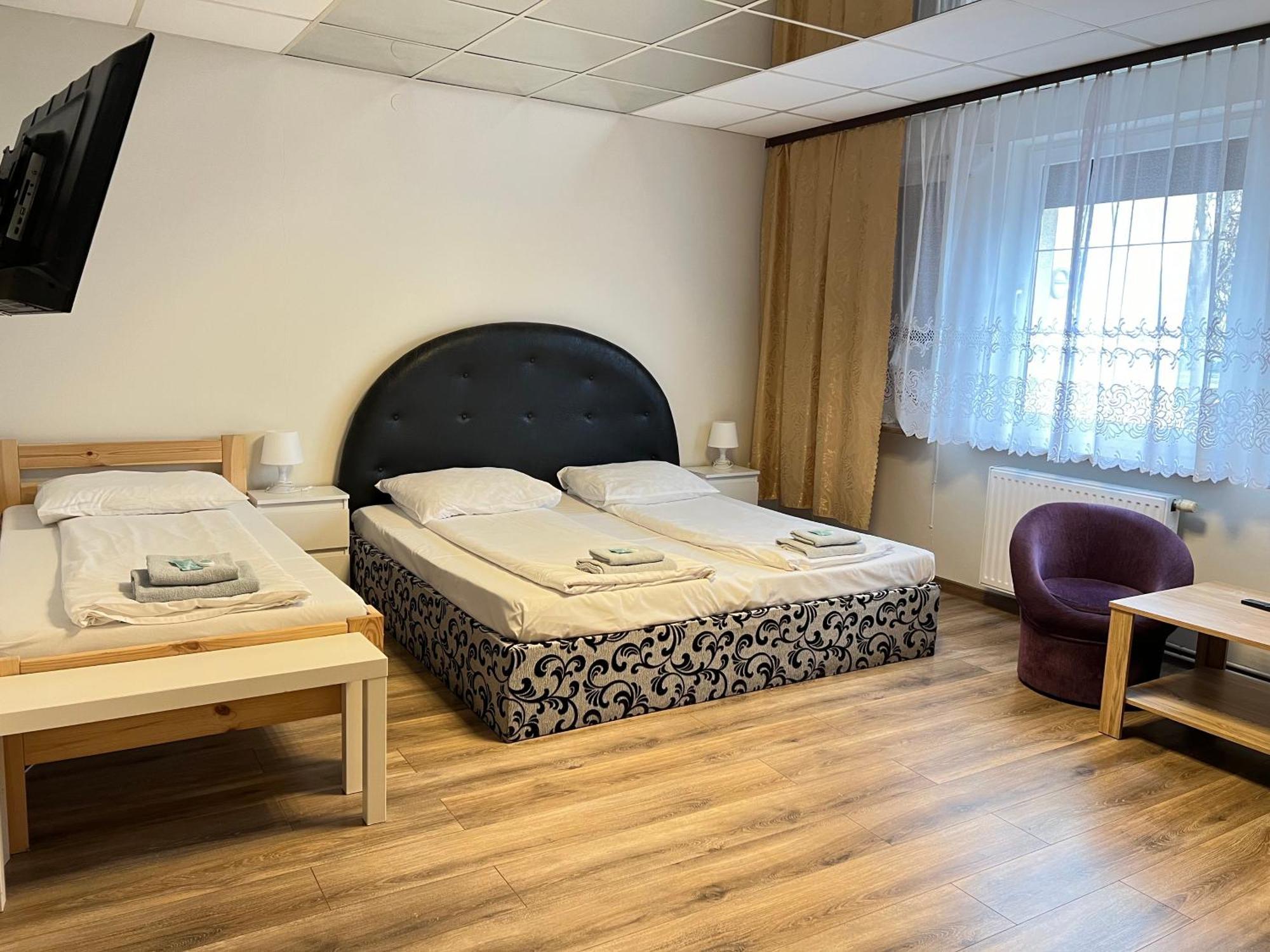 Etna - Hostel -Noclegi Rzeszów Extérieur photo