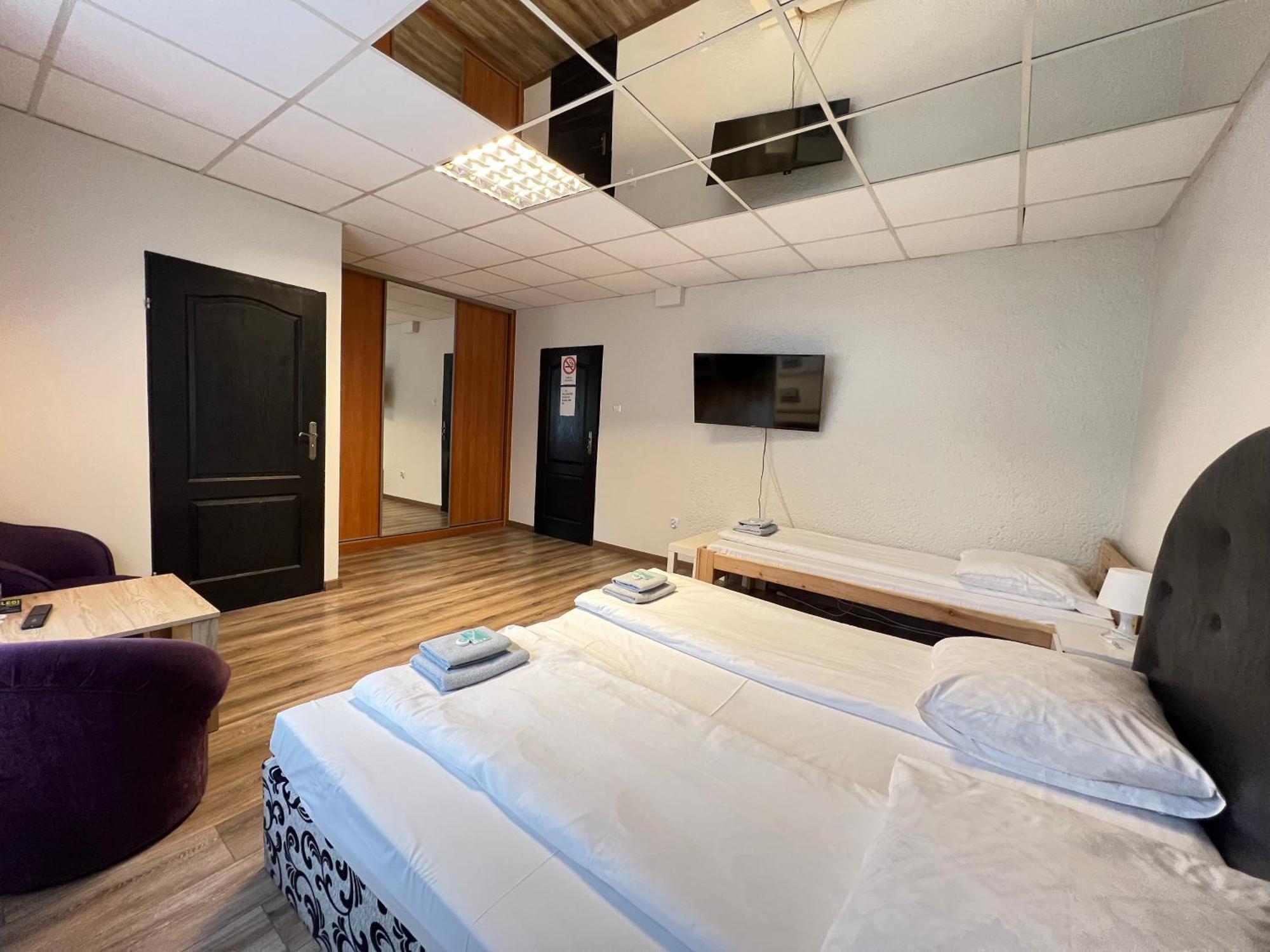 Etna - Hostel -Noclegi Rzeszów Extérieur photo