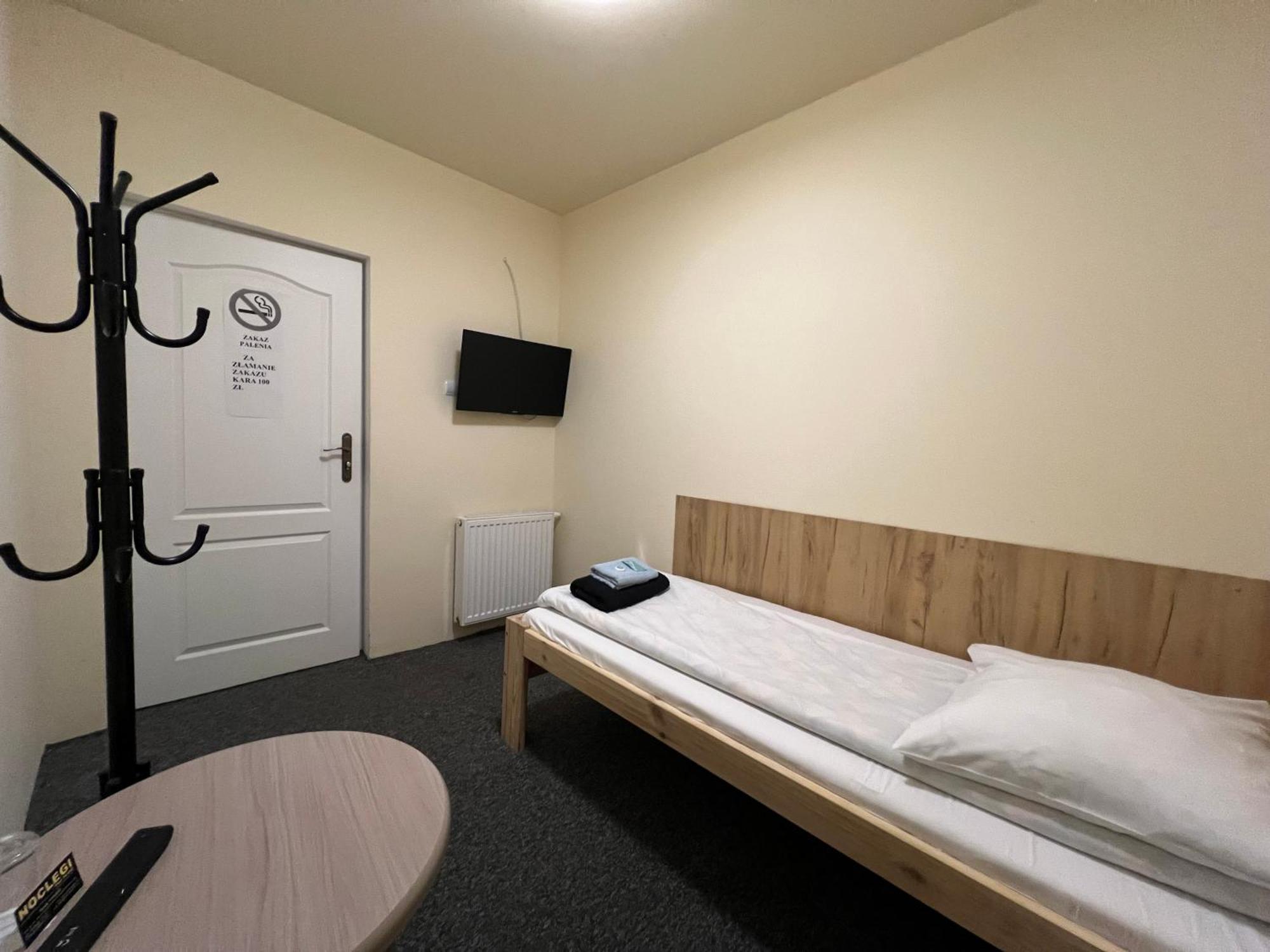 Etna - Hostel -Noclegi Rzeszów Extérieur photo