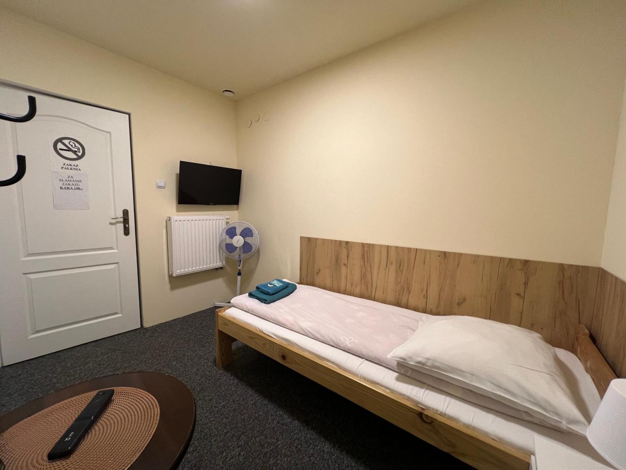 Etna - Hostel -Noclegi Rzeszów Extérieur photo