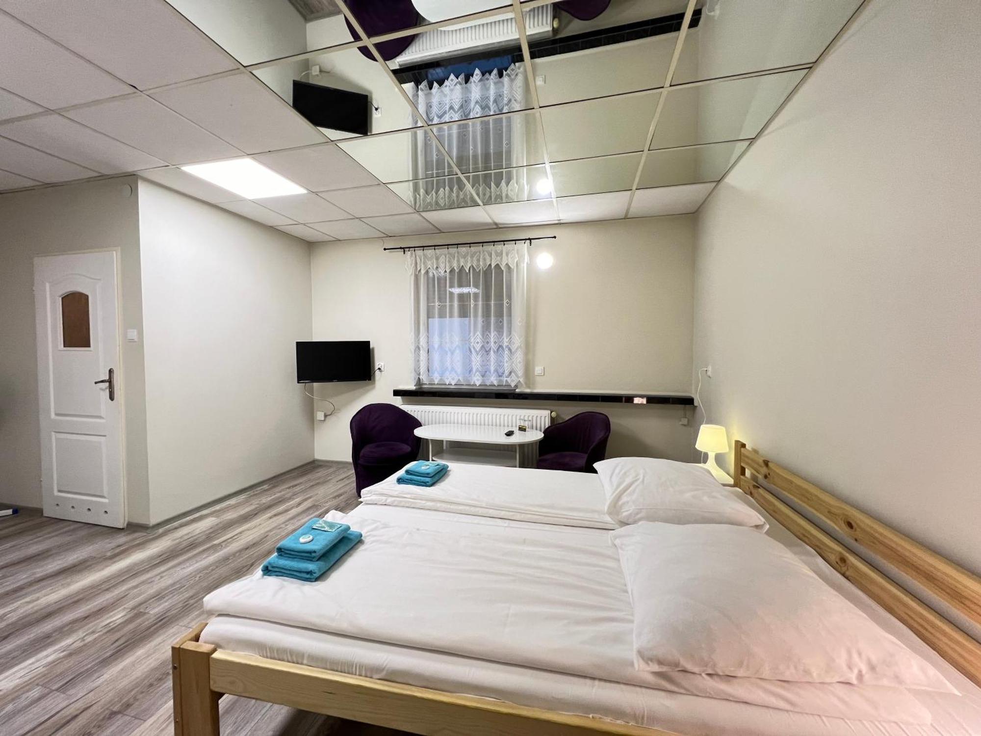 Etna - Hostel -Noclegi Rzeszów Extérieur photo