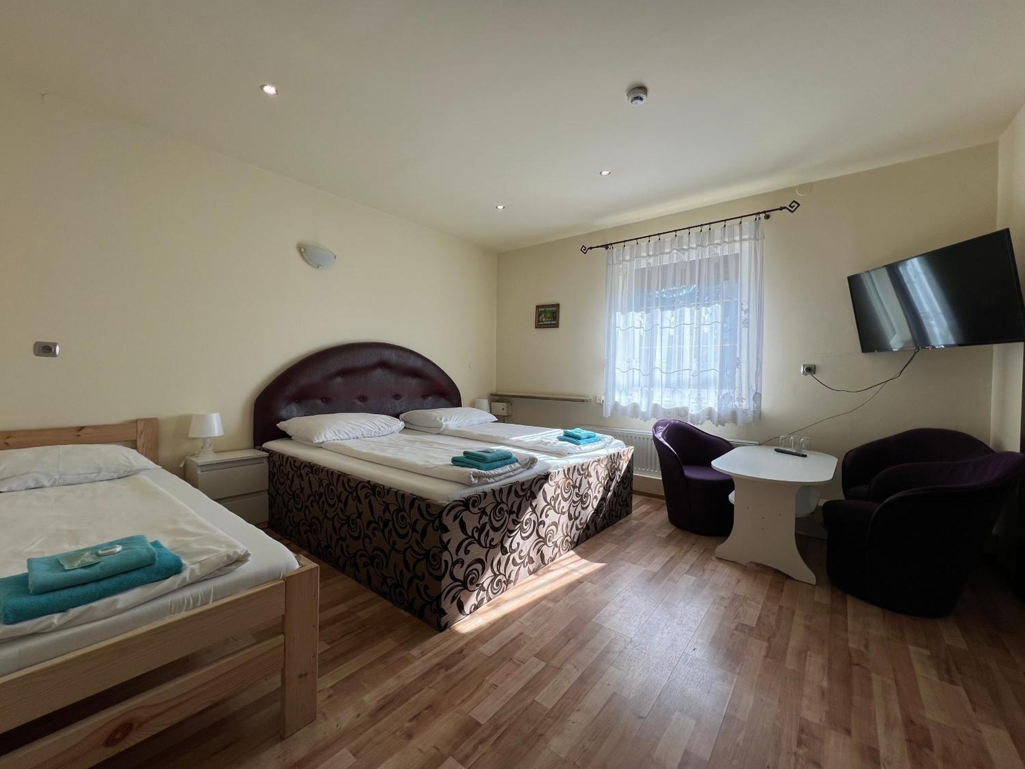 Etna - Hostel -Noclegi Rzeszów Extérieur photo