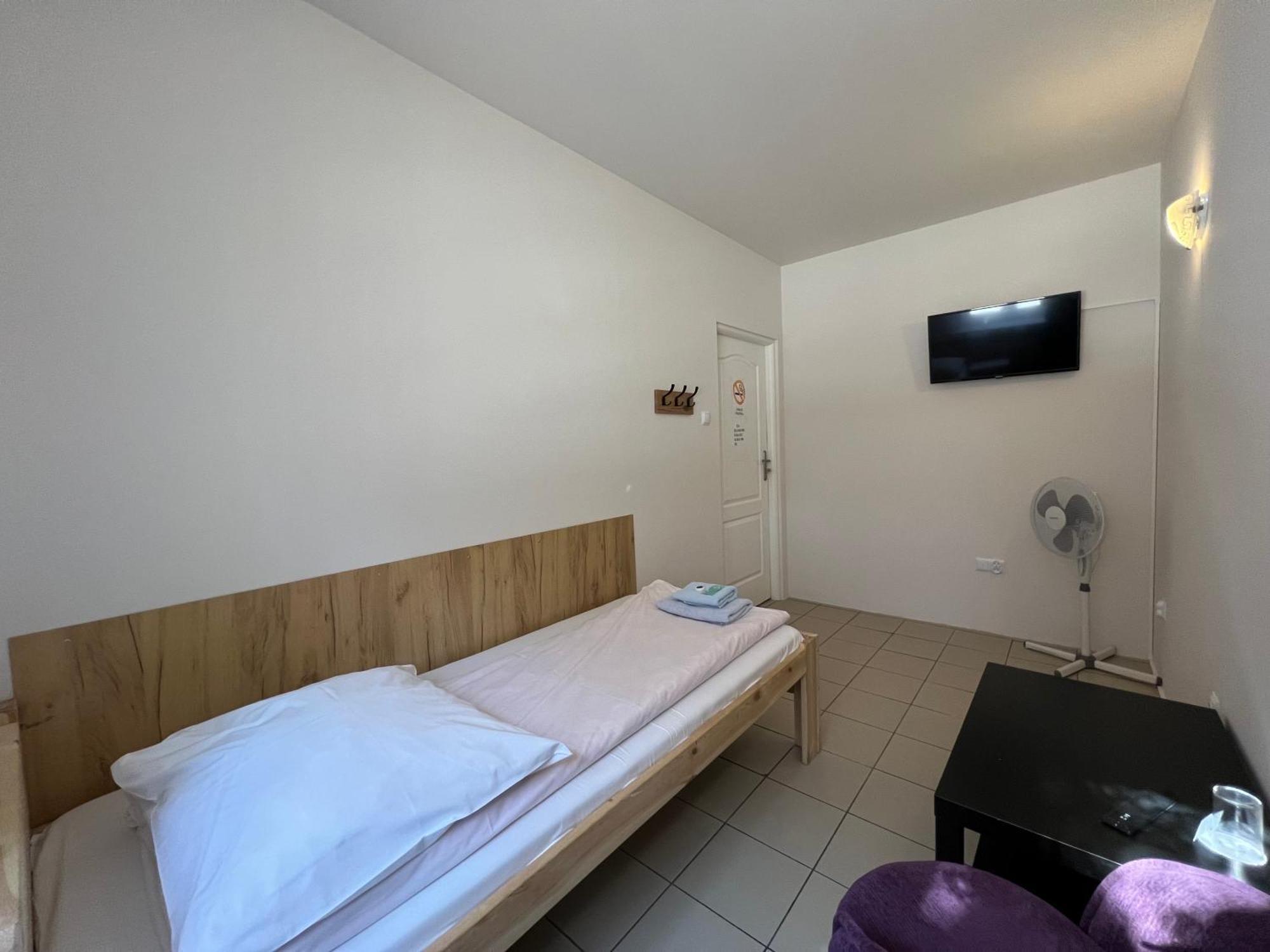 Etna - Hostel -Noclegi Rzeszów Extérieur photo