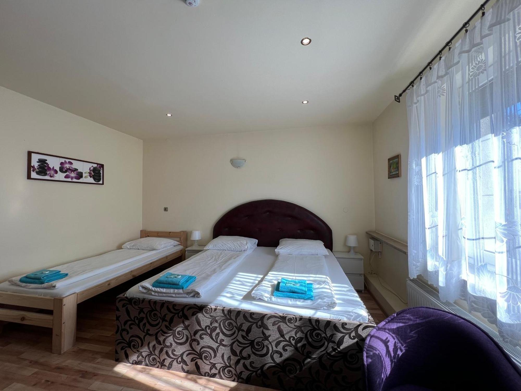 Etna - Hostel -Noclegi Rzeszów Extérieur photo