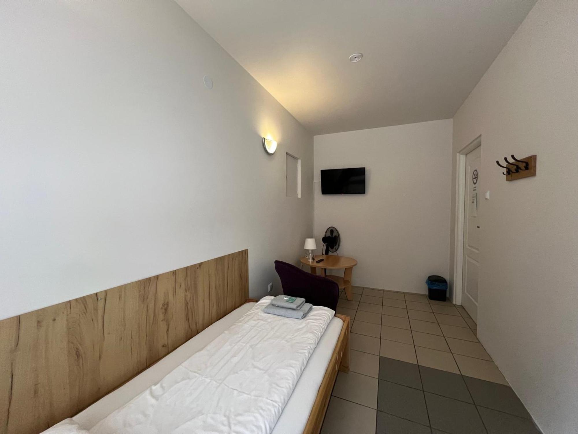 Etna - Hostel -Noclegi Rzeszów Extérieur photo