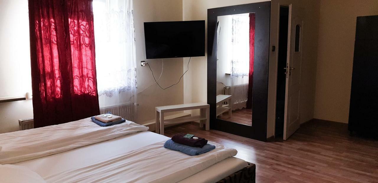Etna - Hostel -Noclegi Rzeszów Extérieur photo