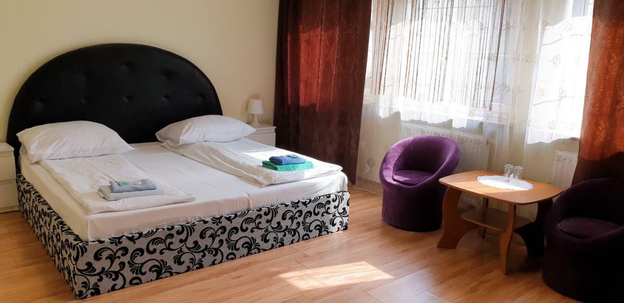 Etna - Hostel -Noclegi Rzeszów Extérieur photo